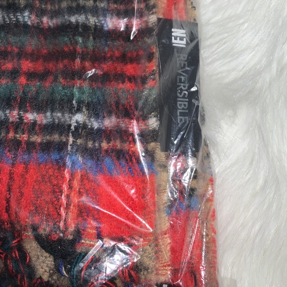π STEVE MADDEN Red Plaid & Animal Print Reversible Blanket Scarf OS. NIP! - Picture 6 of 6